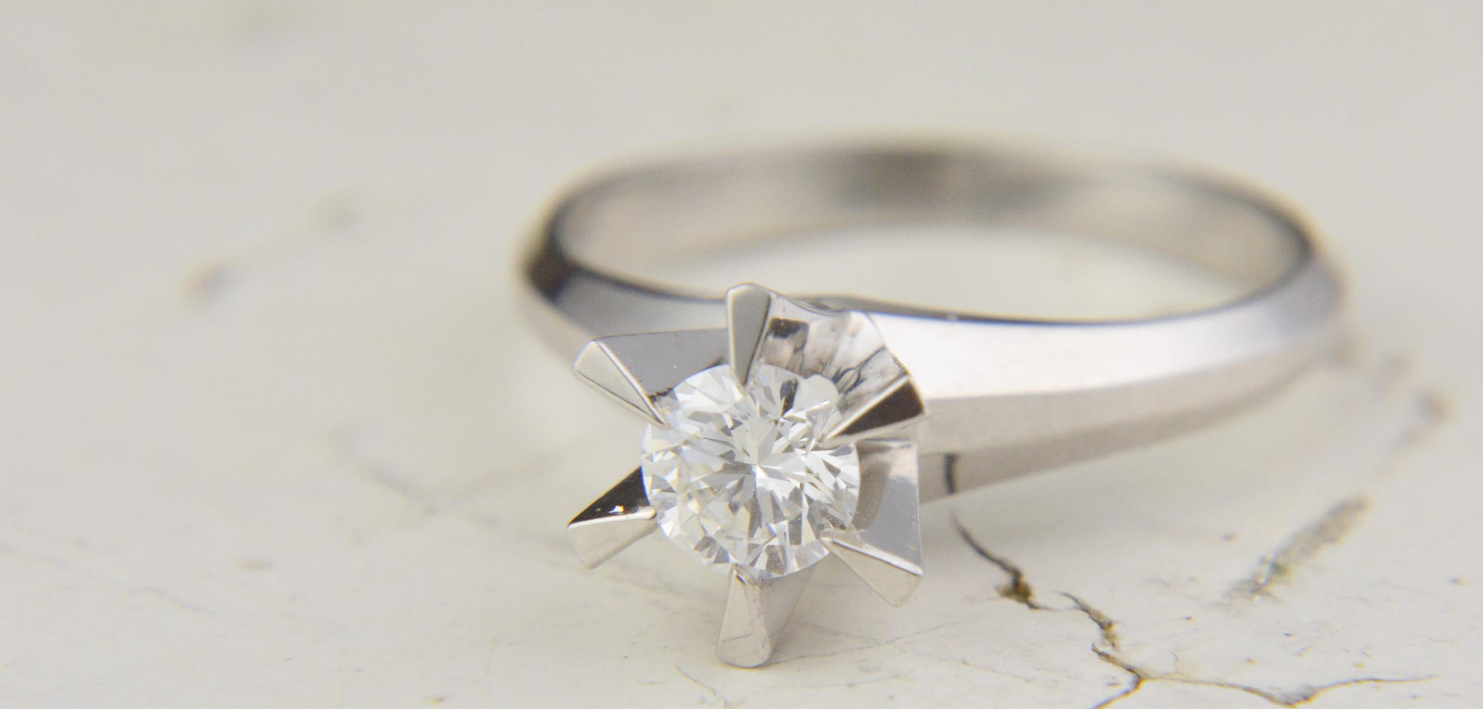 立爪ダイヤリングをペンダントにリフォームするにはいくらかかる？ | 石川・金沢の結婚指輪専門店ジャンティールキタカミ スタッフブログ